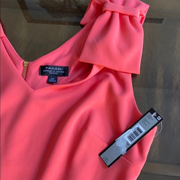 Tahari V- Neck Bow Shoulder Sheath Dress. Size 10p - Picture 10 of 14
